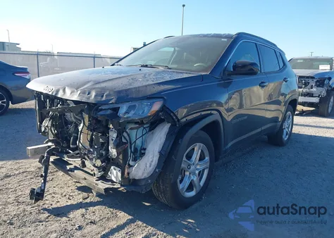 2023 Jeep Compass Latitude 4X4 z USA, uszkodzony, nr VIN 3C4NJDBN7PT513603